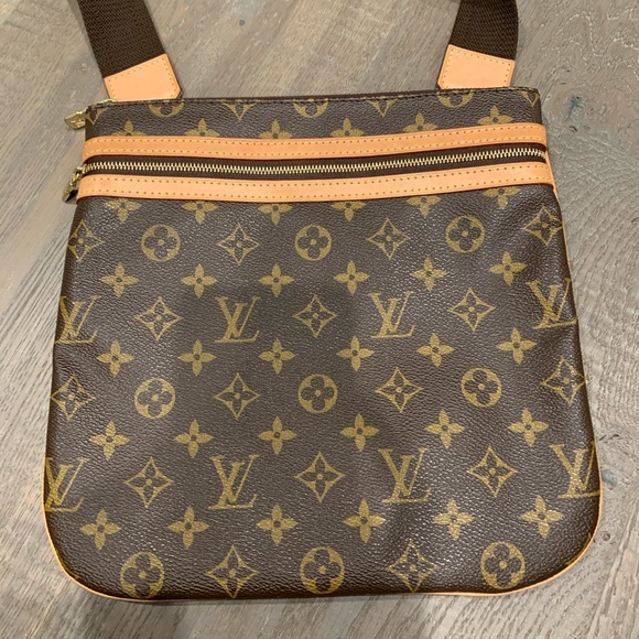 Louis Vuitton Crossbody - Picture 3 of 16